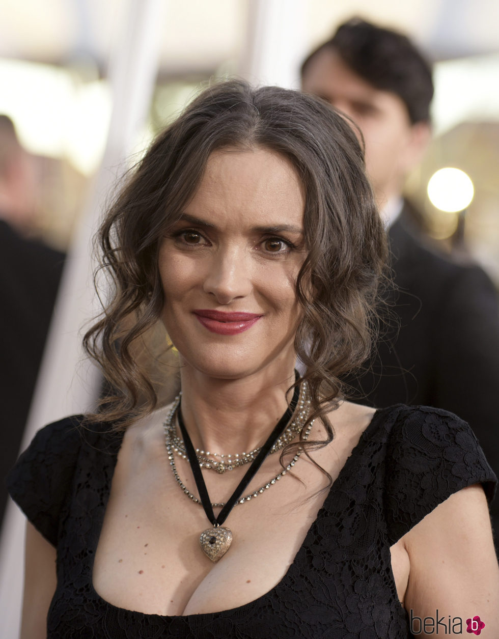 Winona Ryder suelta rizos de su recogido