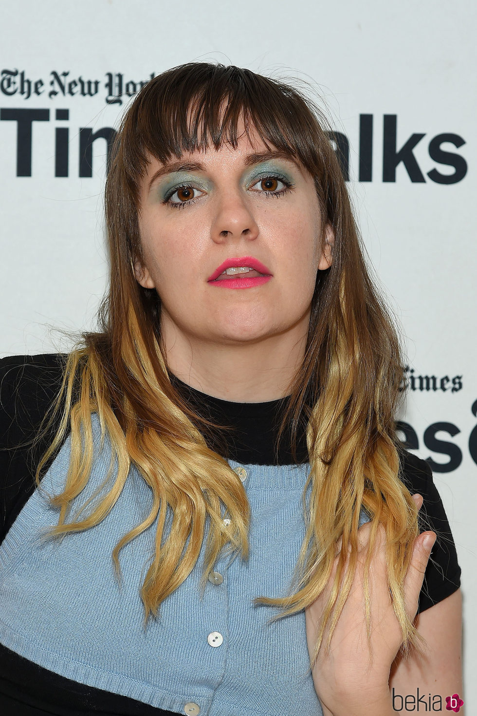 Lena Dunham, despeinada y con sombra de ojos azul