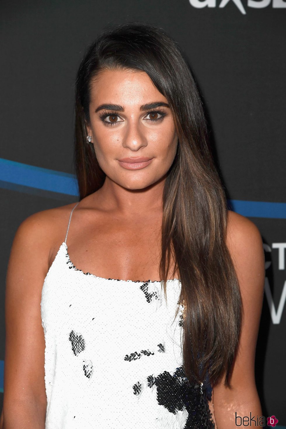 Lea Michele con un look natural y bronceado