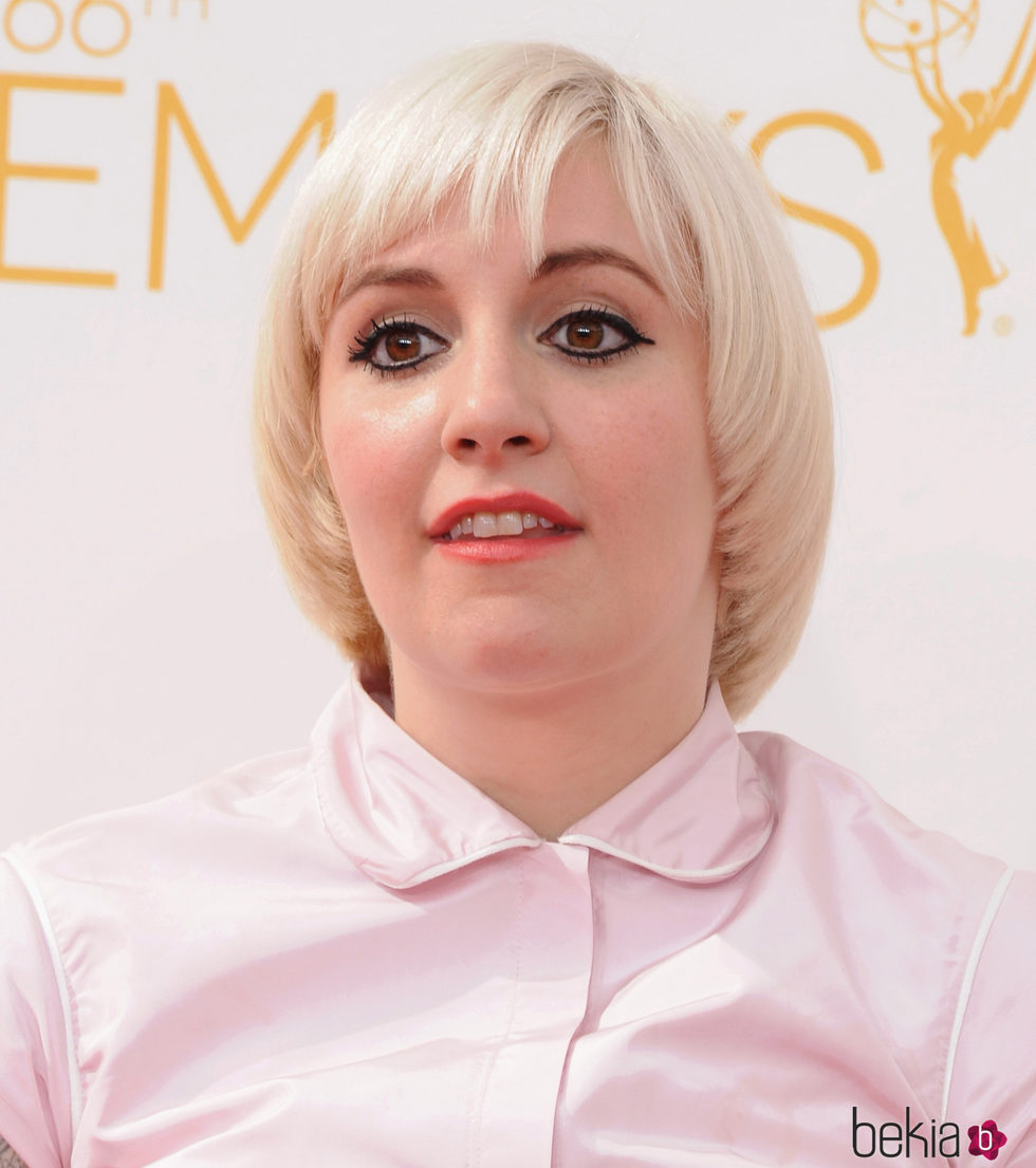 Lena Dunham con un corte redondeado