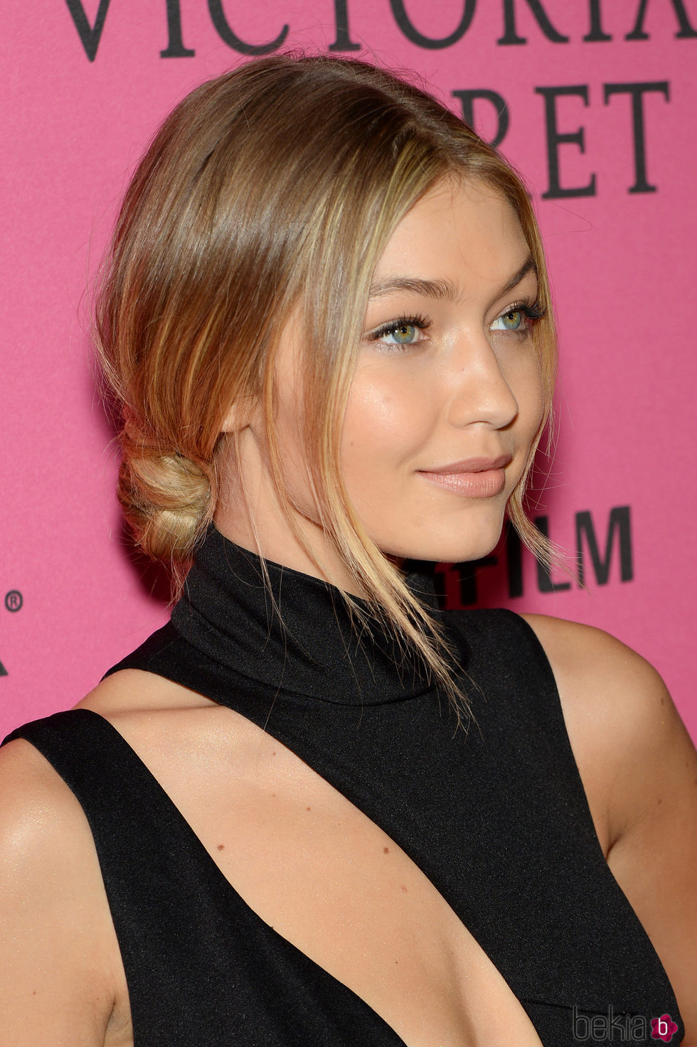 Gigi Hadid luce un recogido bajo