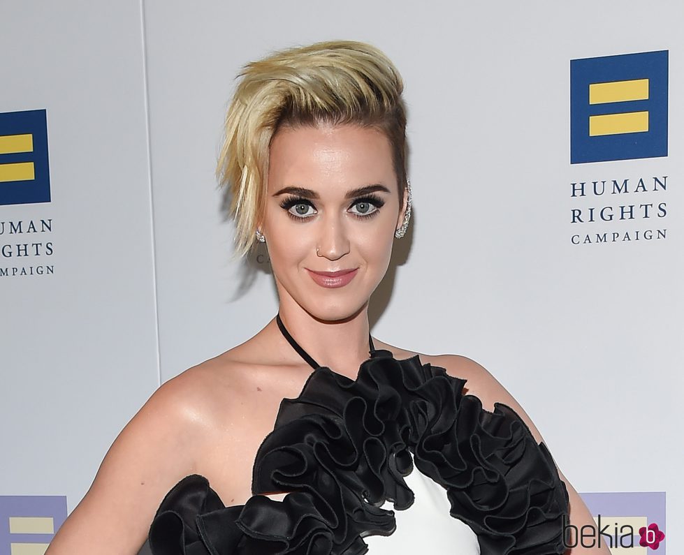 Katy Perry con peinado punk