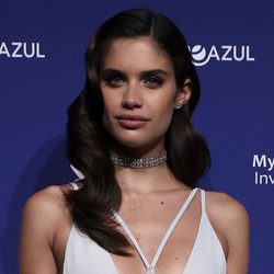 Sara Sampaio con ondas al agua