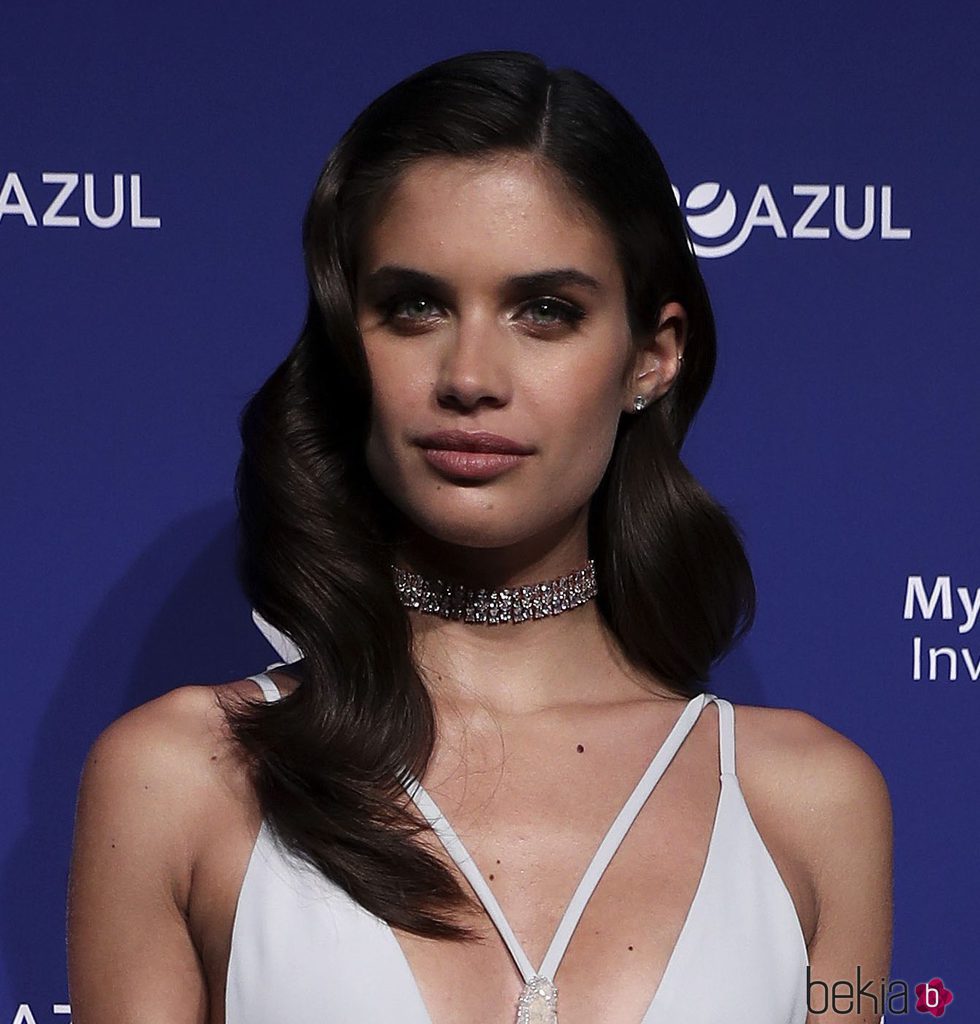 Sara Sampaio con ondas al agua