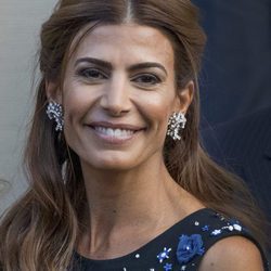 Juliana Awada con semirecogido