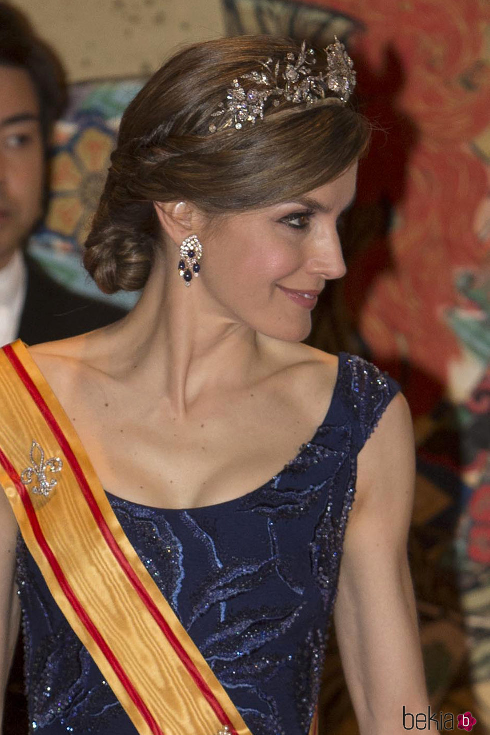 La Reina Letizia brilla con un elegante recogido adornado con una tiara