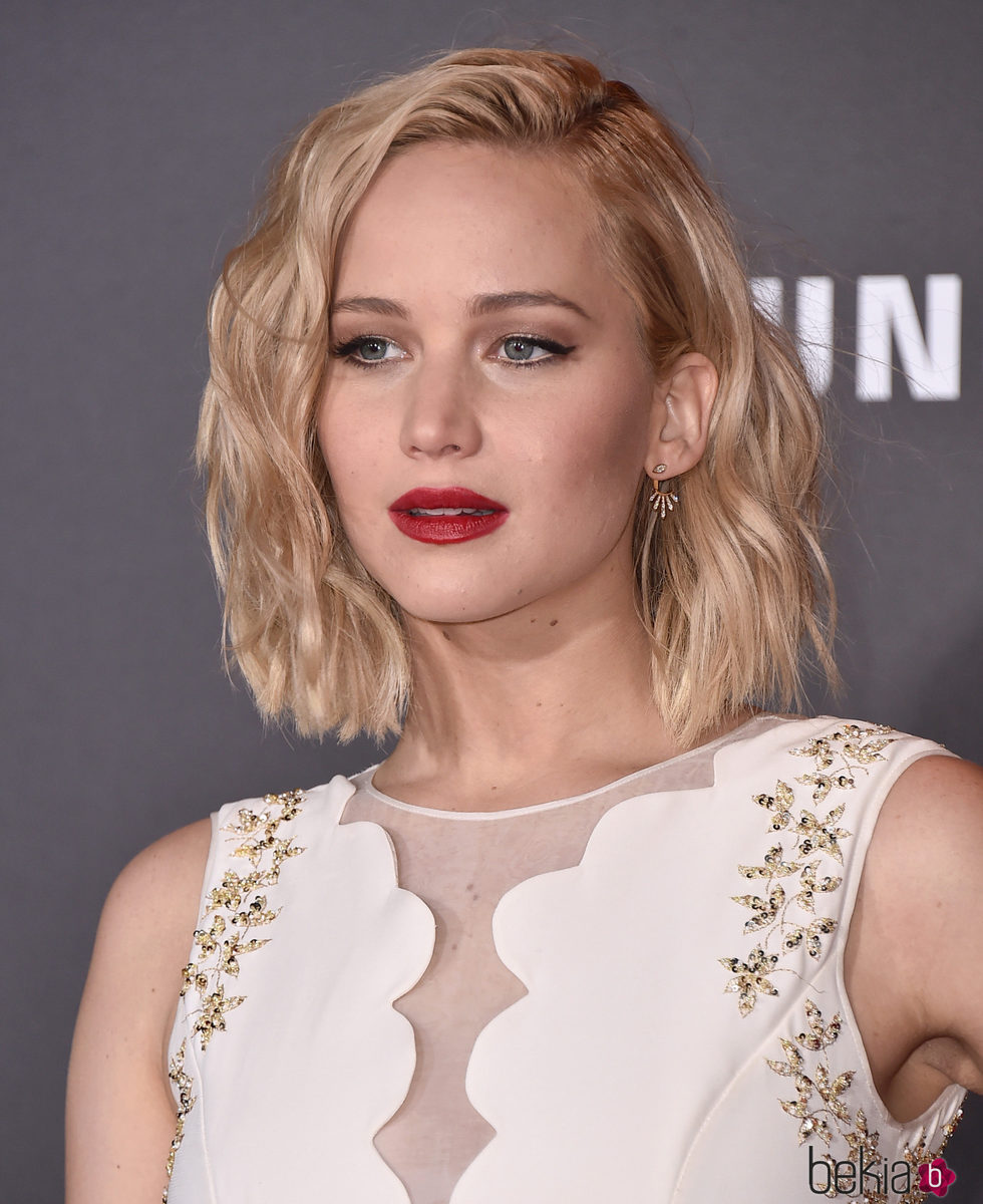 Jennifer Lawrence con ondas surferas