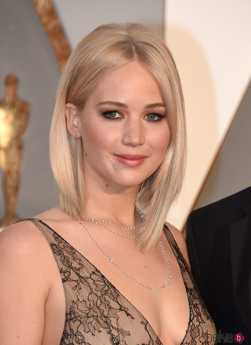 Jennifer Lawrence con pelo corto y liso