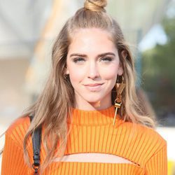 Chiara Ferragni con un original semirecogido con moño