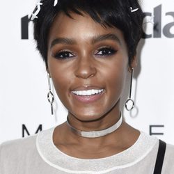 Janelle Monae con original detalle en su pelo