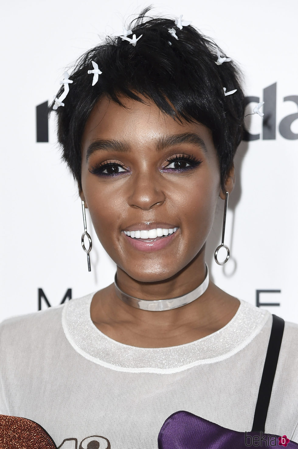 Janelle Monae con original detalle en su pelo