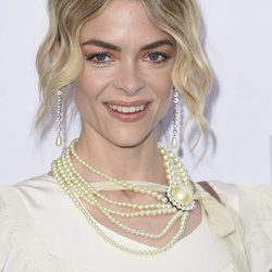 Jaime King con pelo recogido