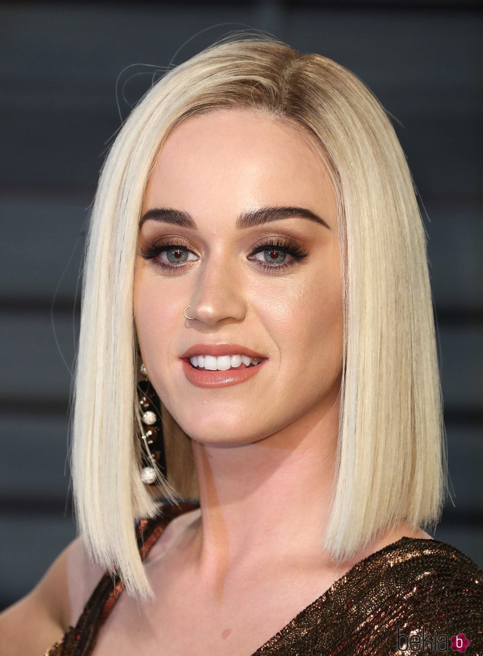 Katy Perry apuesta por un rostro brillante