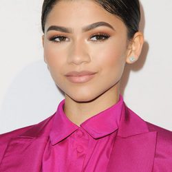 Zendaya apuesta por una mirada en tonos bronces