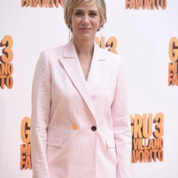 Kristen Wiig con maquillaje nude y corte pixie