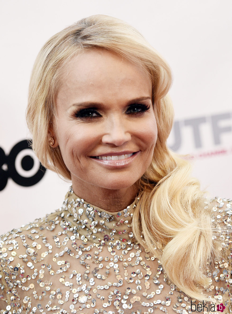 Kristin Chenoweth con look en dorado