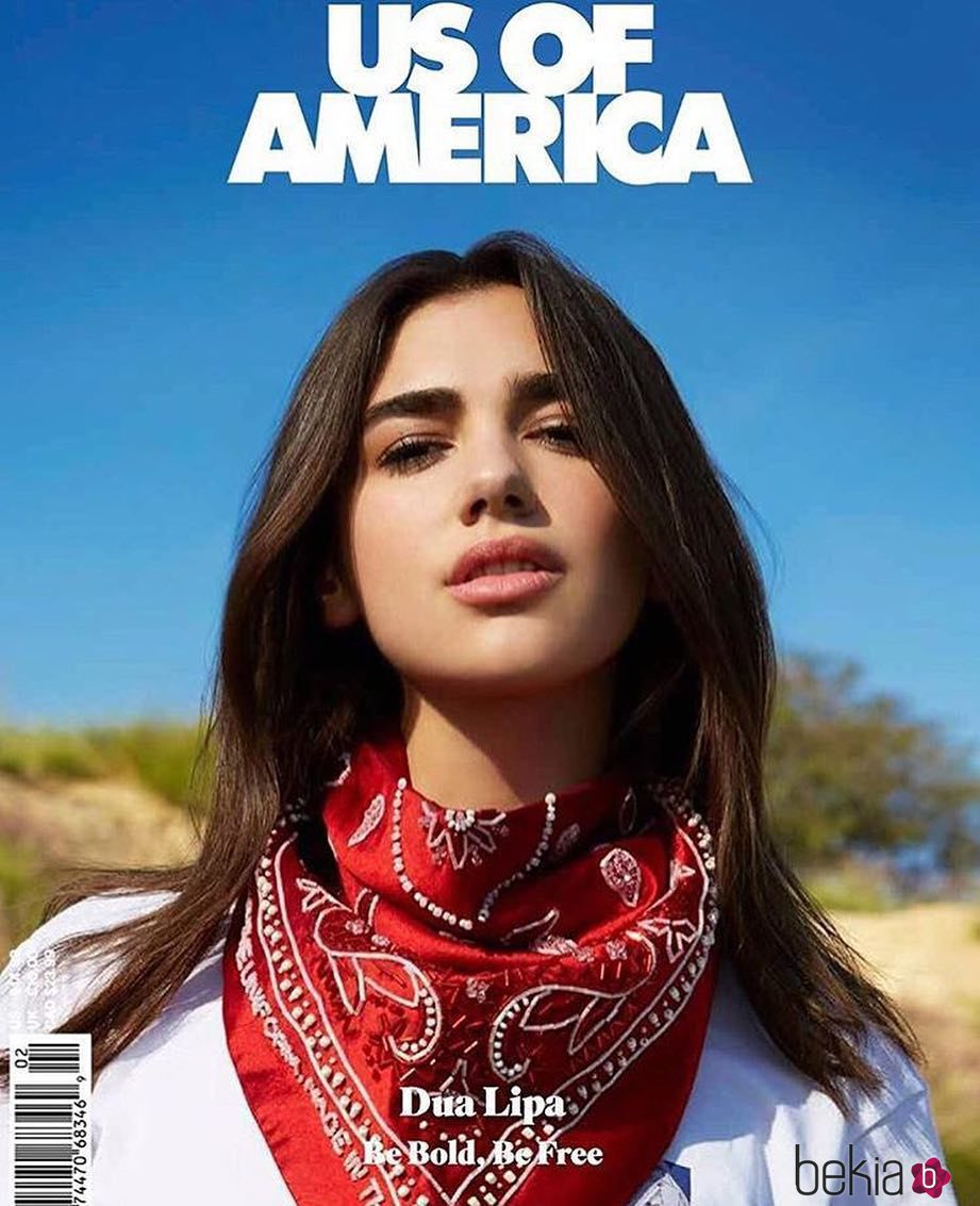 Dua Lipa natural y con los labios rosas