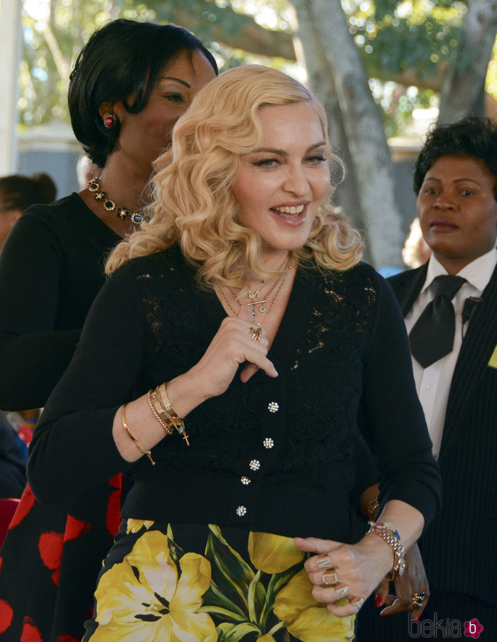 Madonna con ondas suferas