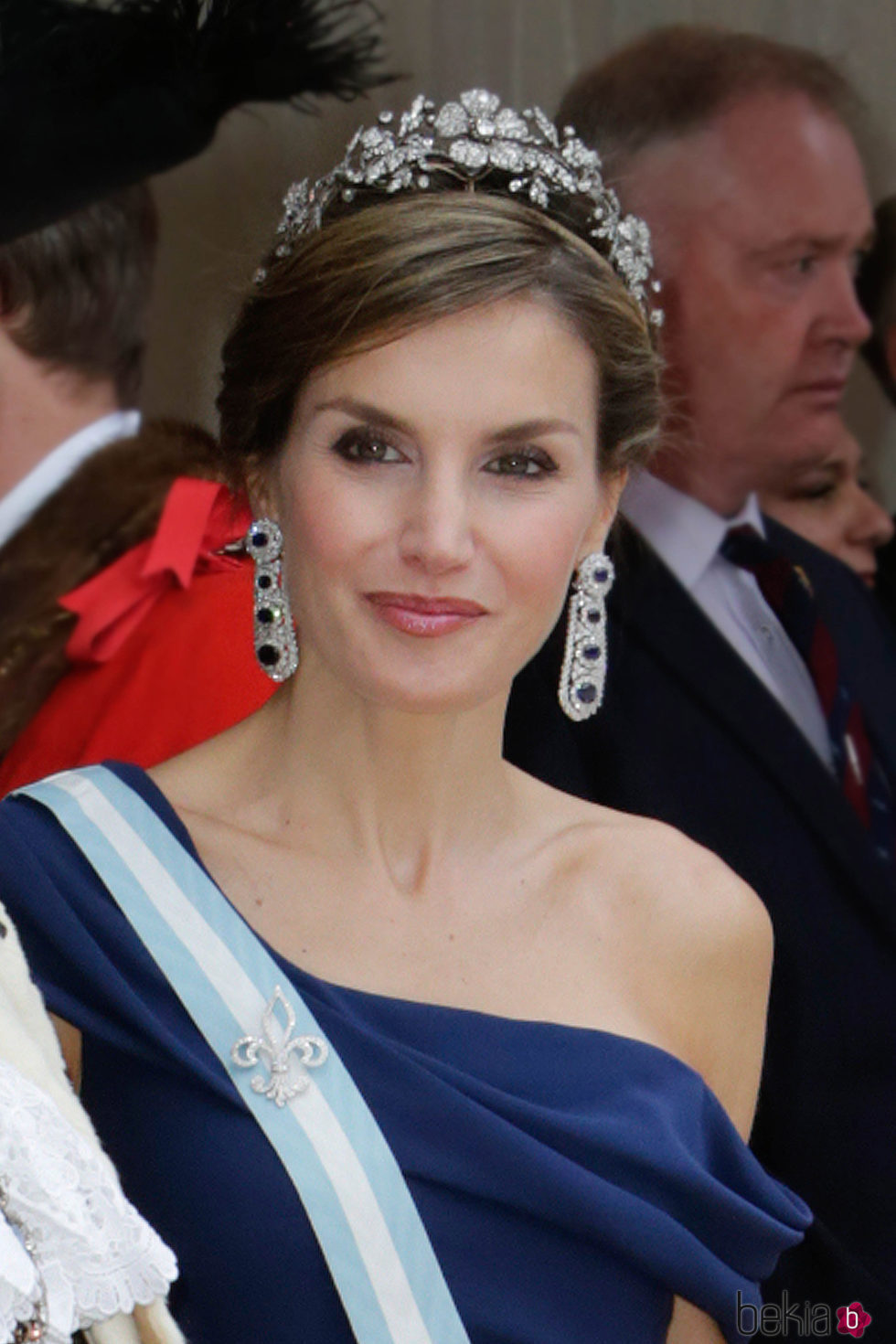 La Reina Letizia con un peinado bajo con trenzas