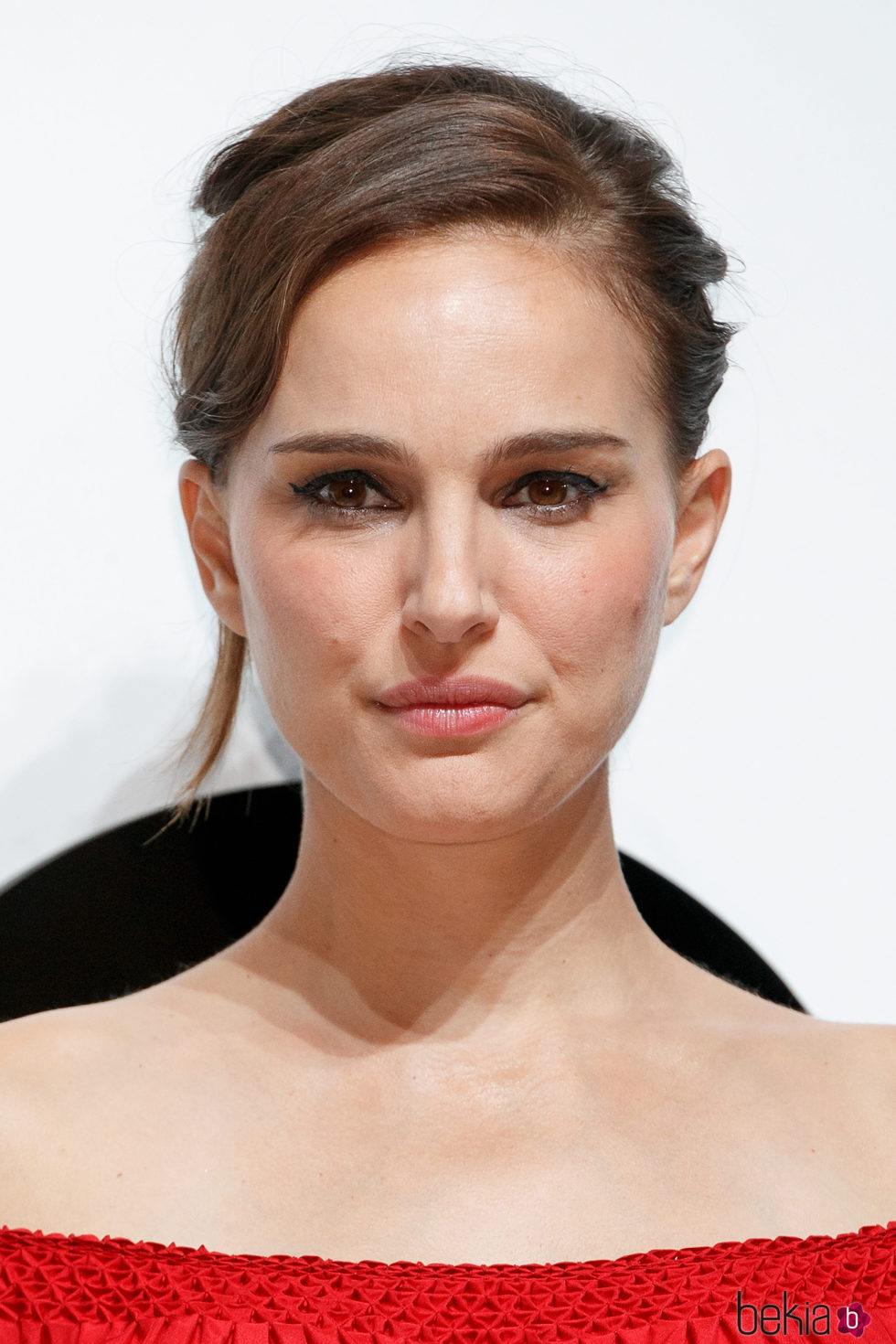 Natalie Portman con delineado negro y labial rosa