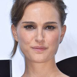 Natalie Portman con un flequillo ladeado