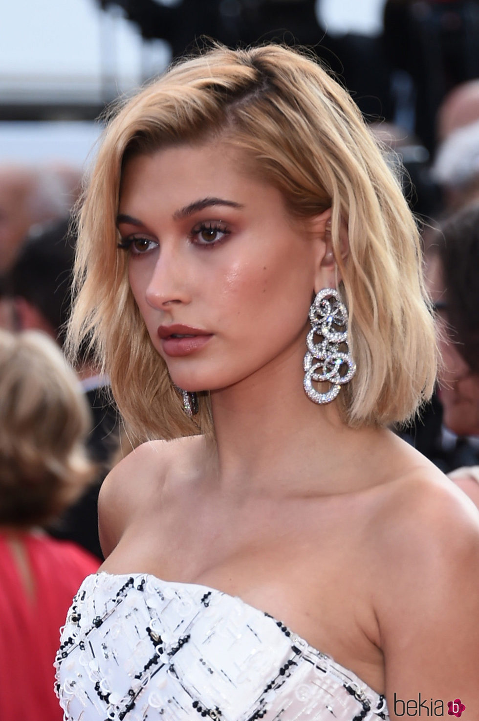 Hailey Baldwin con short bob ondulado