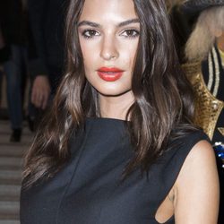 Emily Ratajkowski con una piel bronceada perfecta