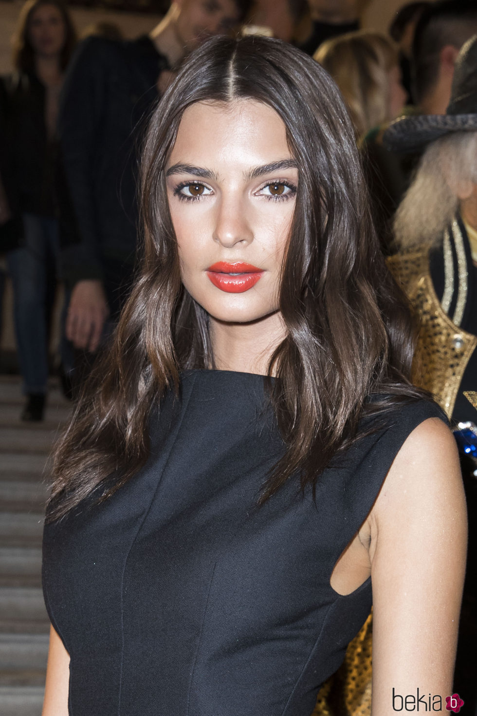 Emily Ratajkowski con una piel bronceada perfecta