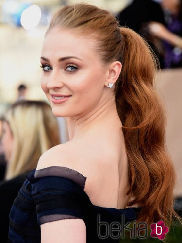 Sophie Turner, con coleta en los Premios del Sindicato de Actores