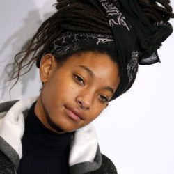 Willow Smith sin maquillaje en el concierto benéfico 'TINDAL X' en Brooklyn