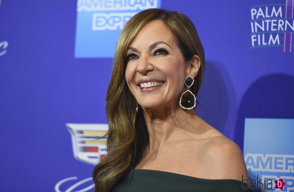 Allison Janney con ondas en el cabello para el Festival de Palm Springs