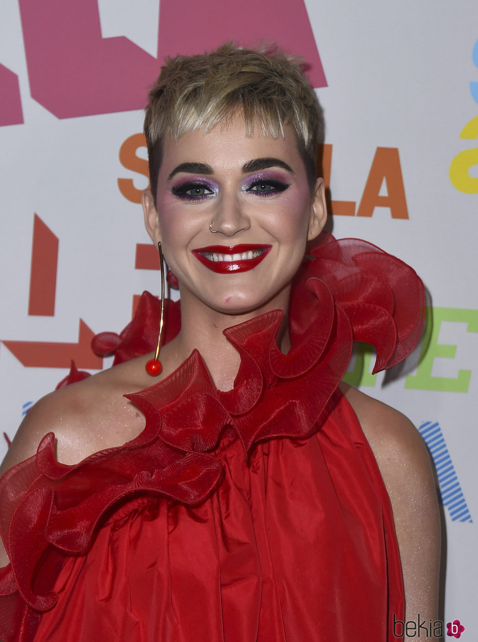 Katy Perry con sombras de purpurina