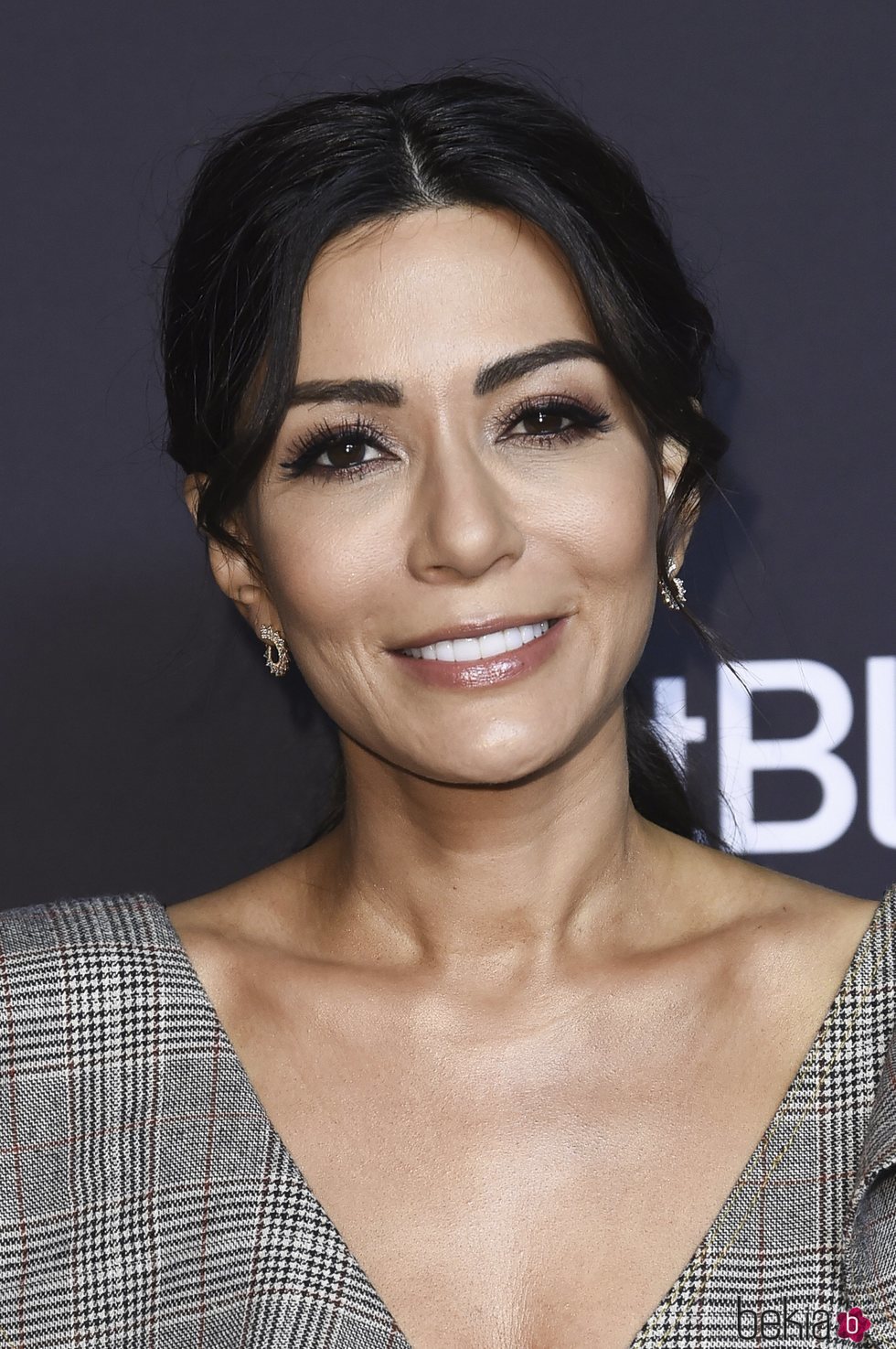 Marisol Nichols con mega pestañas en una promoción de 'Riverdale'