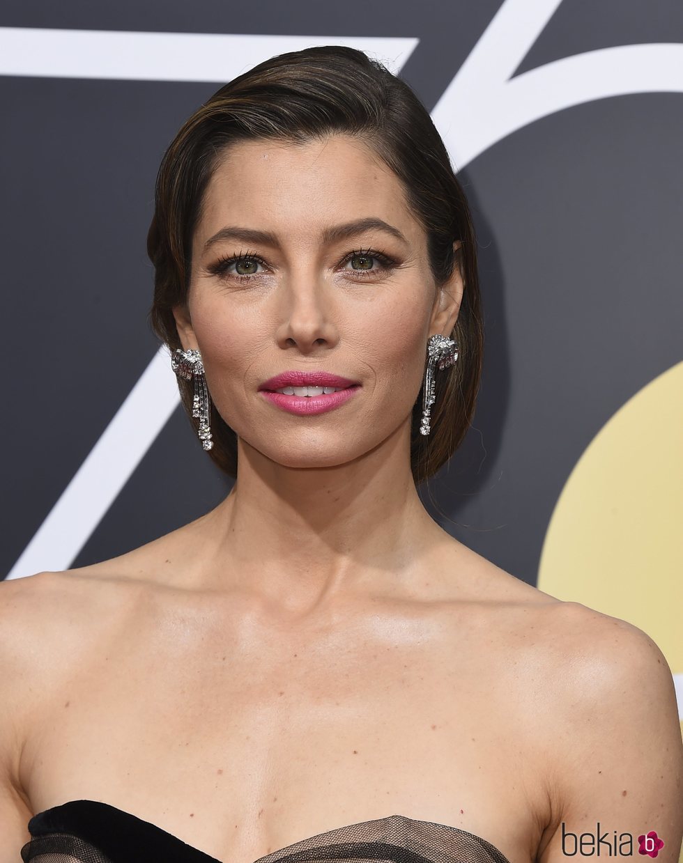 Jessica Biel, con coleta baja en los Globos de Oro de 2018