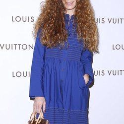 Blanca Cuesta con el pelo rizado en la inauguración de la exposición de Louis Vuitton en Madrid 2018