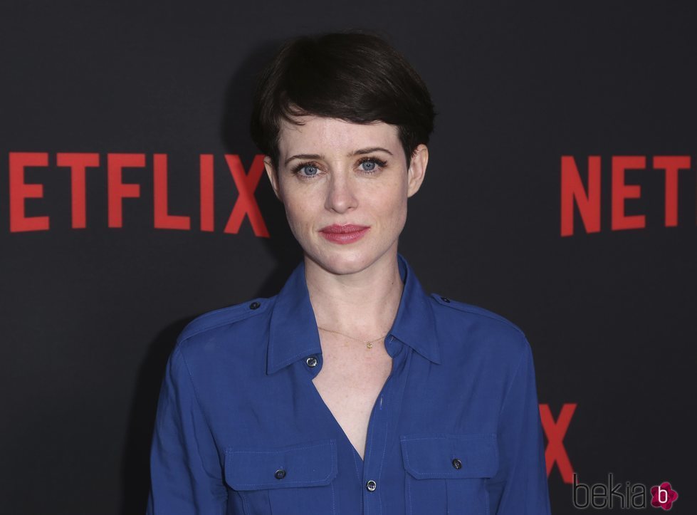 Claire Foy con el pelo corto en la promoción de 'La corona' patrocinada por Netflix 2018