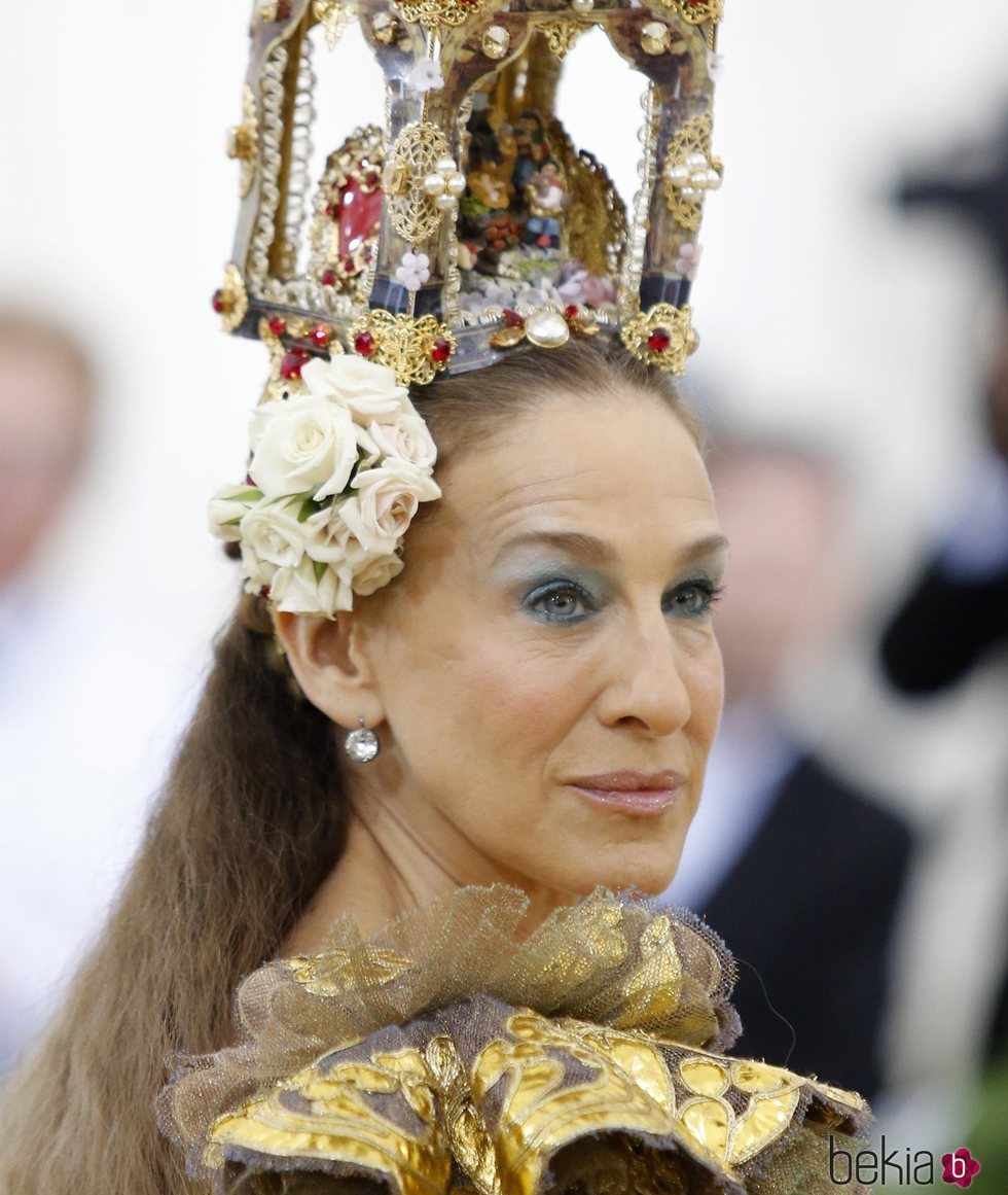 Exceso de sombra en el beauty de Sarah Jessica Parker para la Gala Met 2018