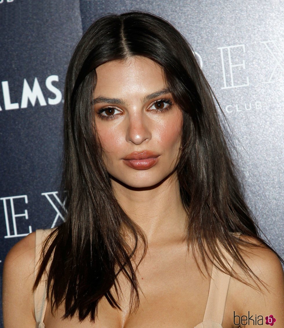 Emily Ratajkowski con el cabello liso en Las Vegas 2018