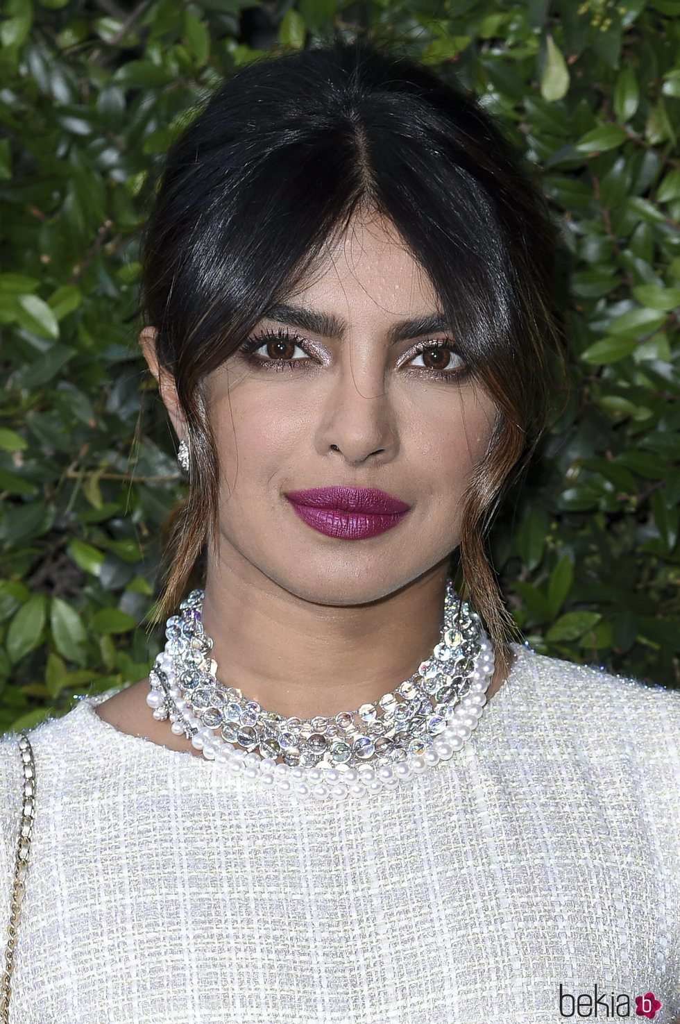 Priyanka Chopra con un beauty rosa en la gala benéfica de Chanel