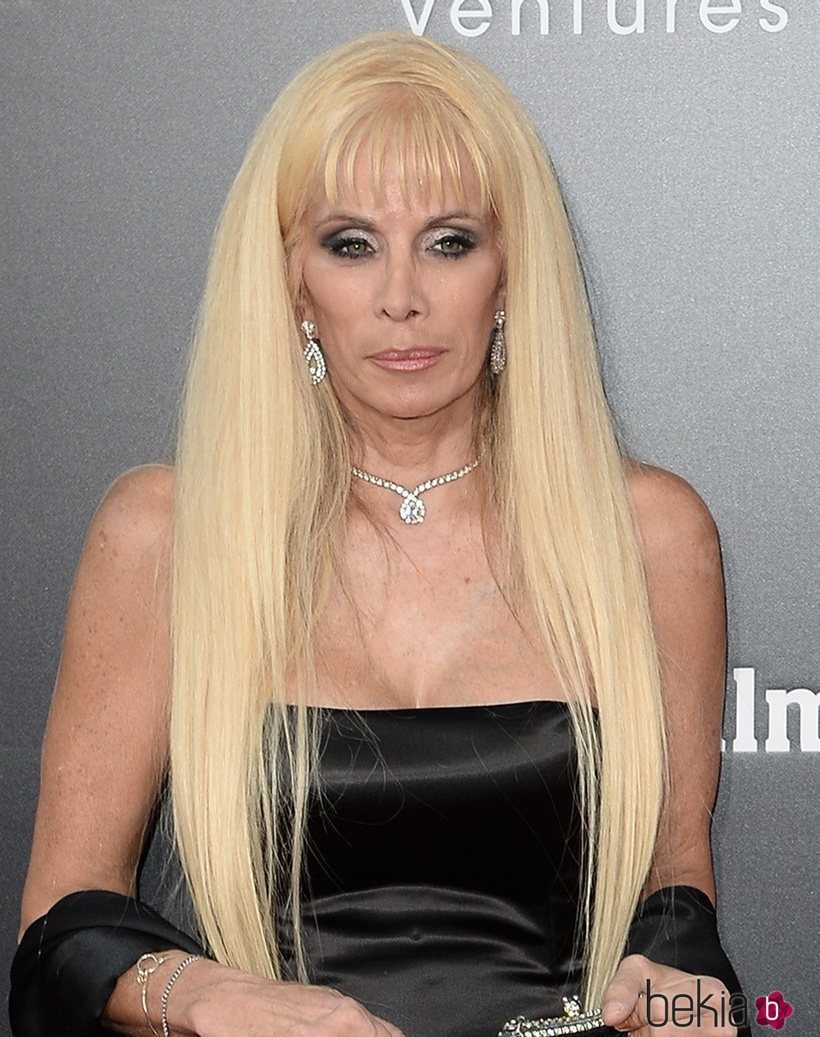 Victoria Gotti con el cabello rubio en la premiere de la película 'Gotti' 2018