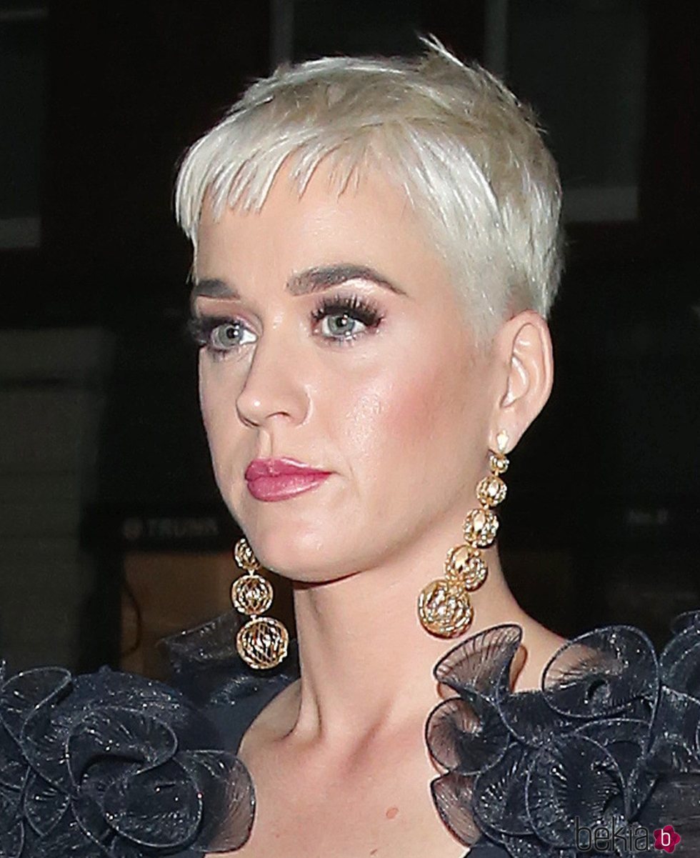 Katy Perry se va de cita con Orlando Bloom con un beauty look muy dulce