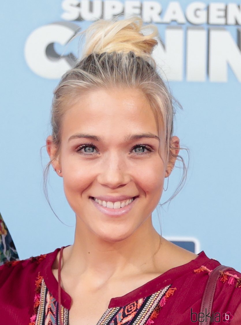 Patricia Montero con el recogido del verano en la premiere de 'Superagente canino'