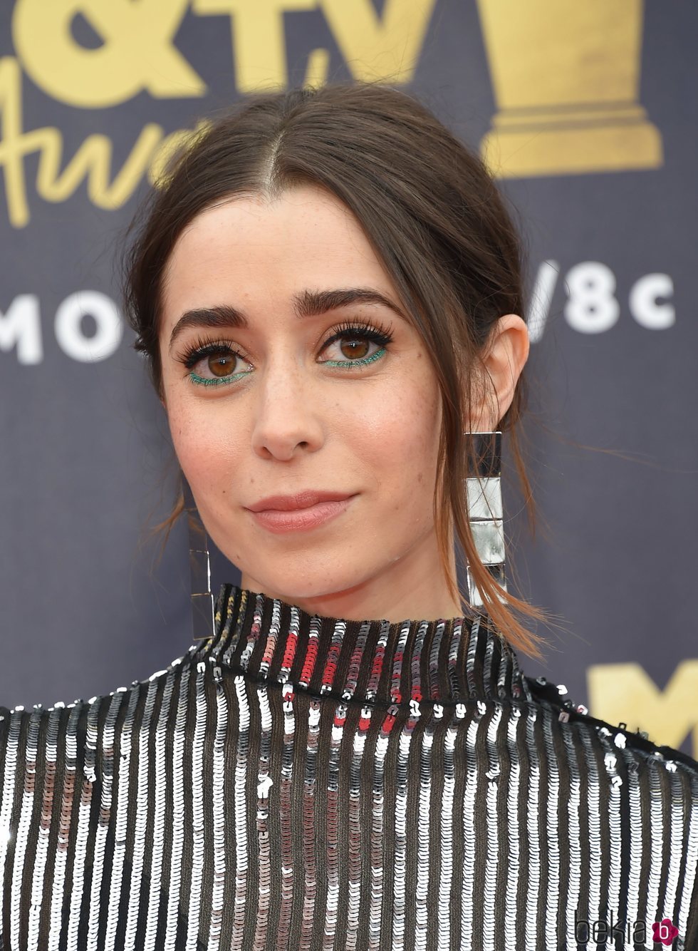 Cristin Milioti con un maquillaje bicolor en los MTV Movie & TV Awards 2018