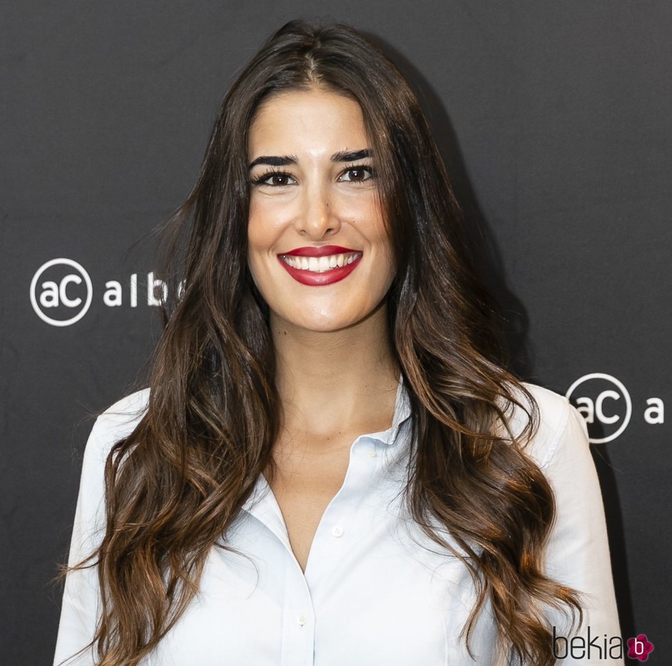 Lidia Torrent con el cabello ondulado en la presentación de nuevos tratamientos de Alberto Cerdan y la Dra Mercedes Quintilla 2018