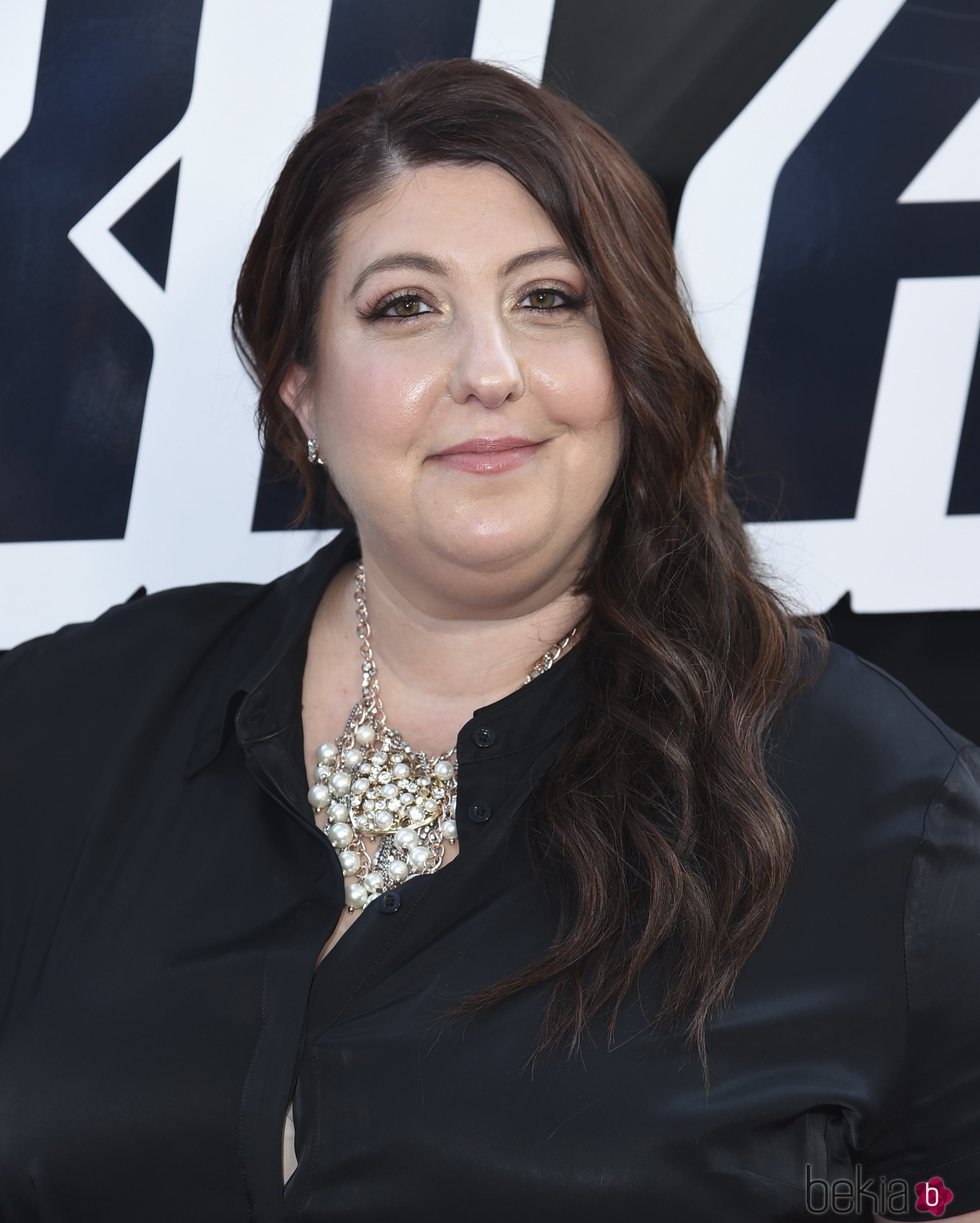 Ashlie Atkinson con el cabello ondulado en la premiere de 'BlacKkKlansman' 2018