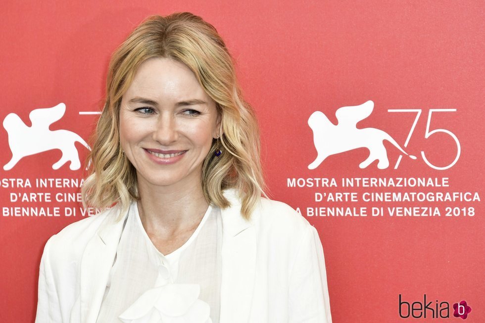 Naomi Watts con un maquillaje natural en la apretura del Festival de Cine de Venecia 2018