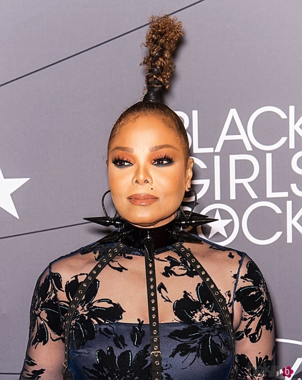 Jannet Jackson con una coleta extravagante en la alfombra roja de los 'Black Girl Rock' 2018