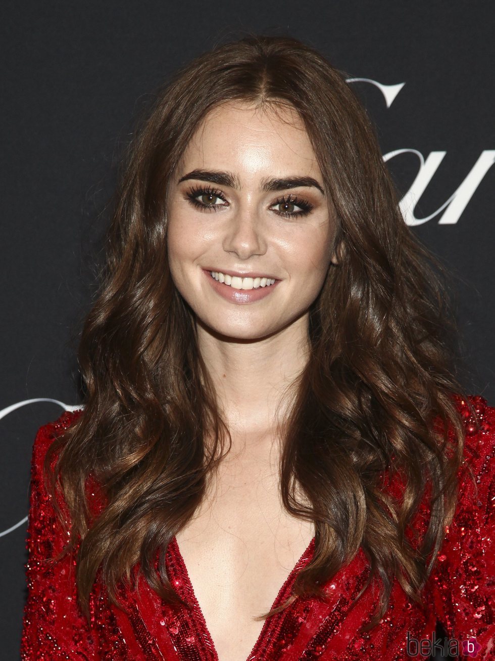 Lily Collins presume de melena en el evento de Cartier