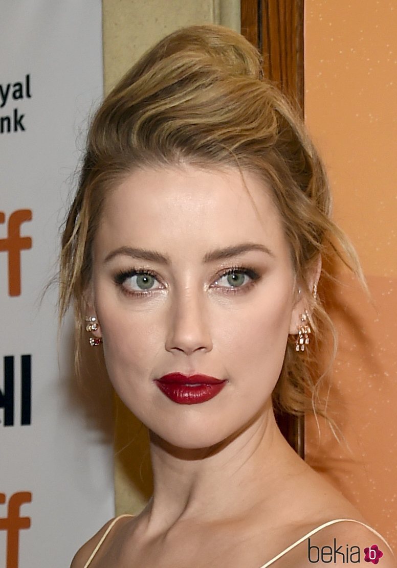 Amber Heard con un beauty en tonos rojizos en el Festival Internacional de Cine de Toronto 2018