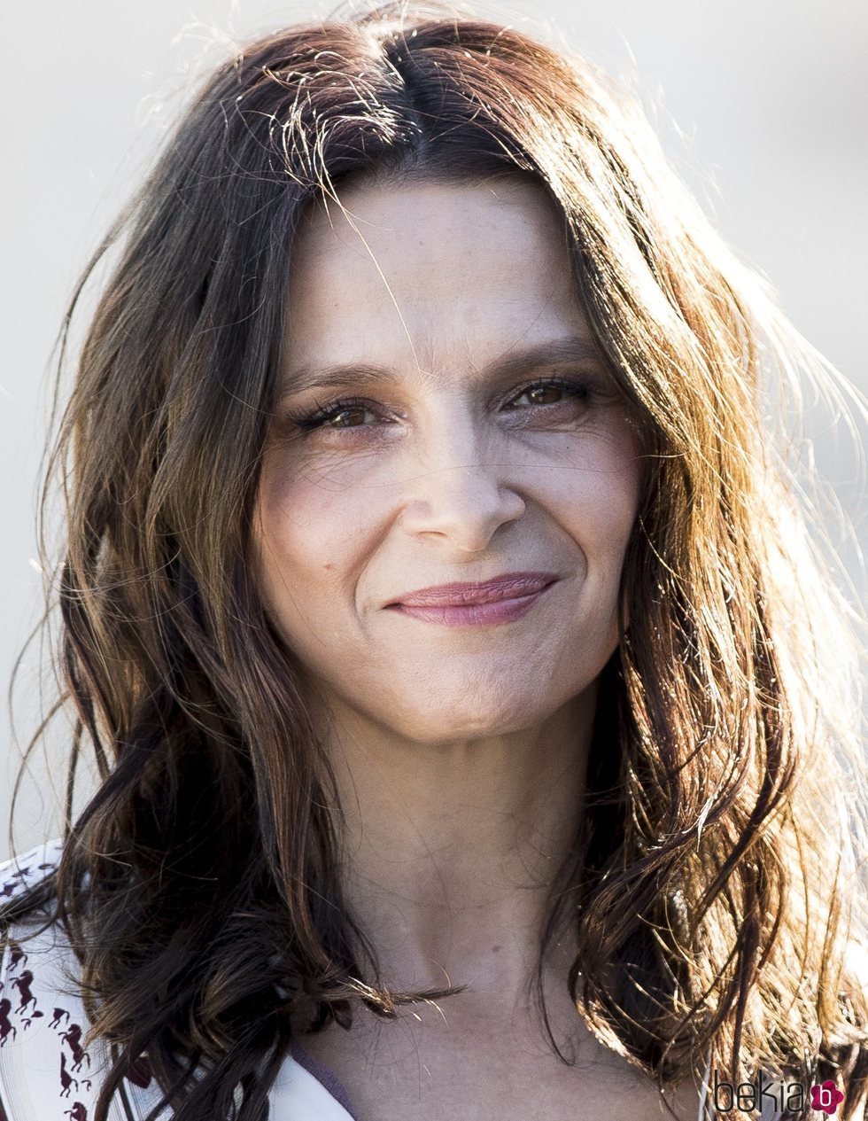 Juliette Binoche opta por la melena suelta en el Festival de Cine de San Sebastián 2018